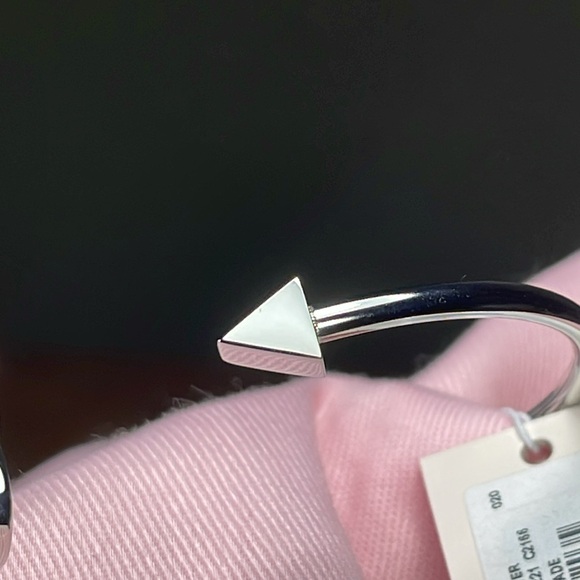 NWT KATE SPADE HEART ARROW SILVER CUFF BRACELET - Picture 6 of 11